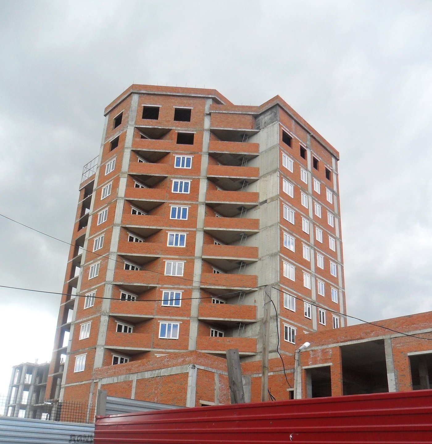 Агентство недвижимости «ЭкспертЦентр» предлагает квартиры в строящемся комплексе «Агидель», расположенном в центральной части города Уфы